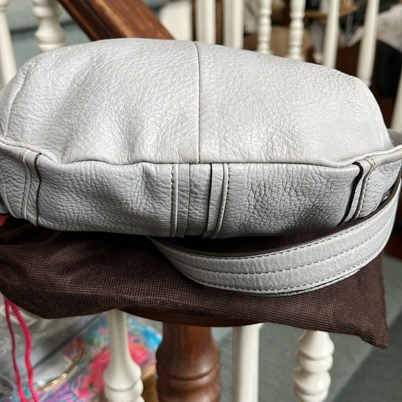 B. Makowsky  shoulder/Crossbody bag leather Light gray  Silvertone Hardware EUC - Picture 12 of 17